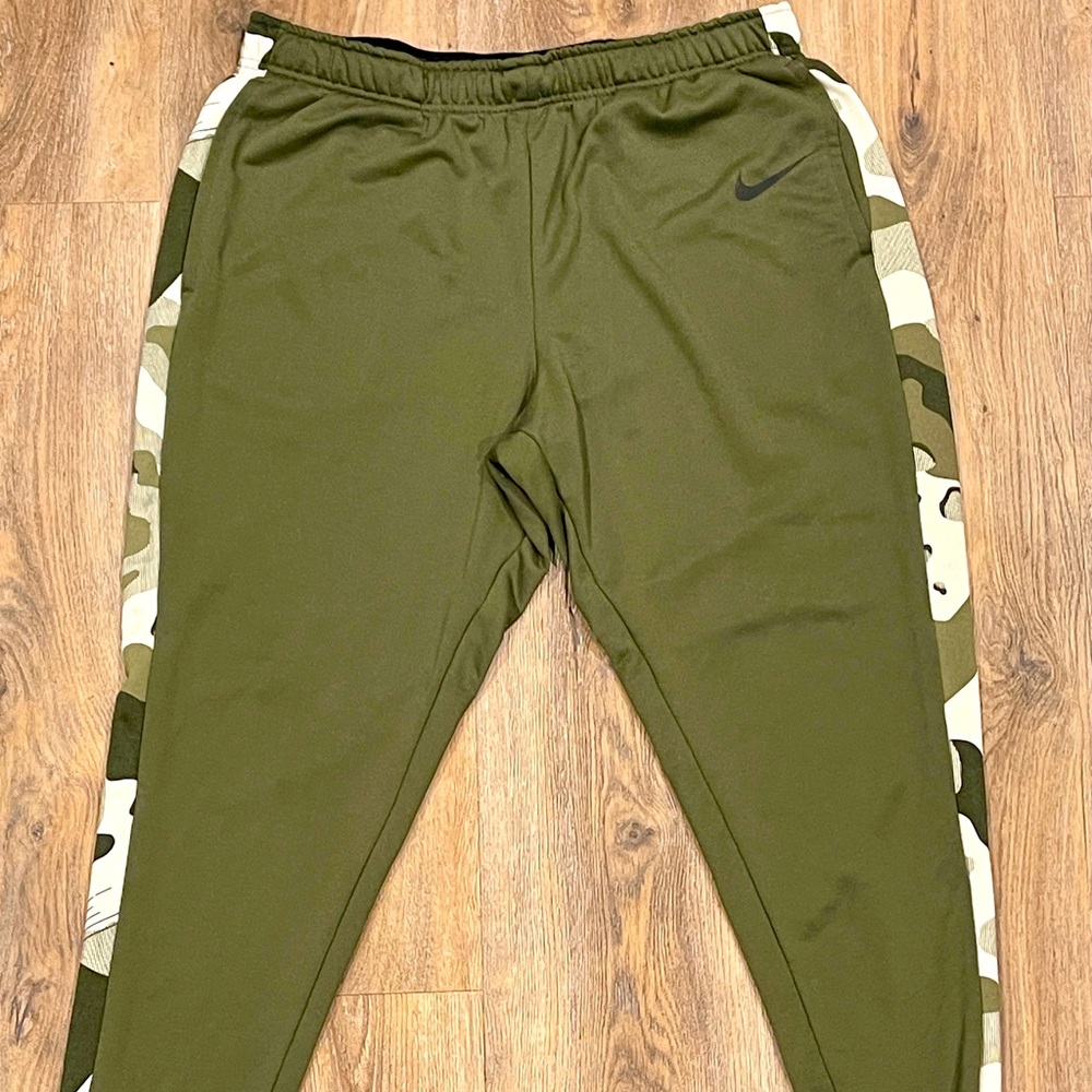 Nike Sportswear Tech Fleece camp print joggers